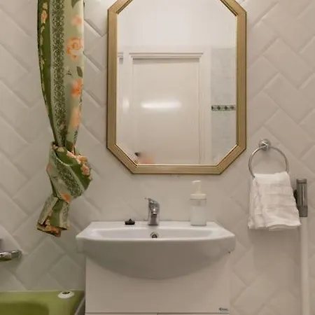 Aranykez 4-6: Downtown * Budapest